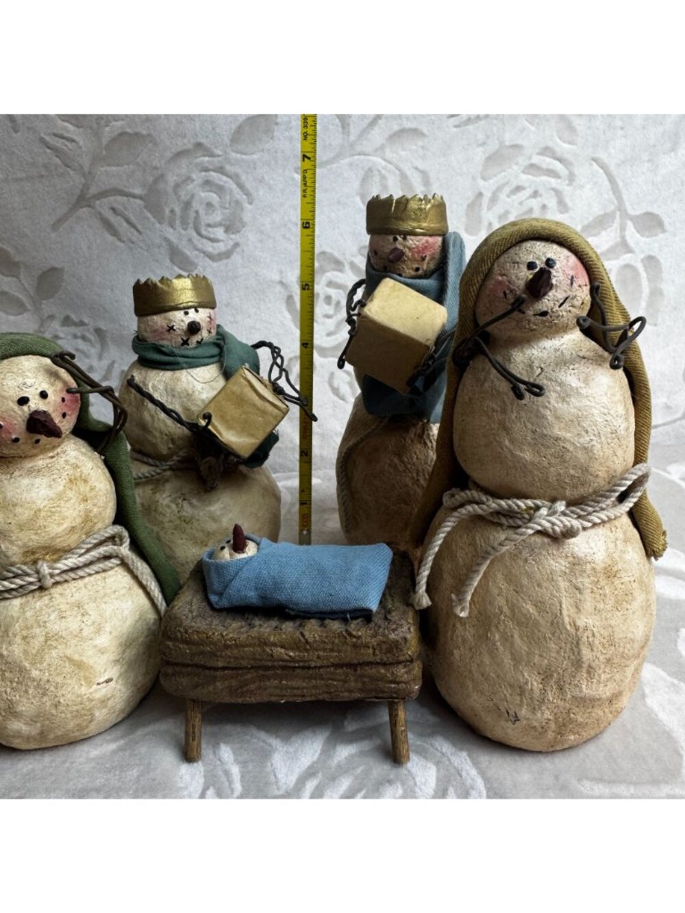 Handcrafted primitive-style Snowman Nativity Set 5 Piece set Rustic Country Deco - Picture 6 of 6
